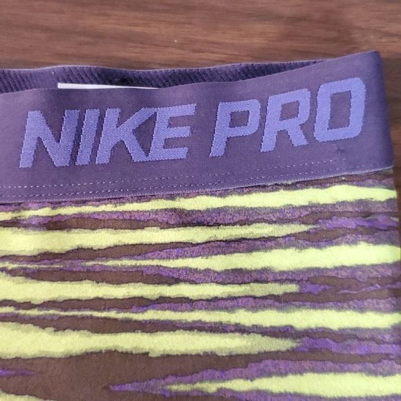 Women's Nike Dri-fit‎ Pro Core Tiger Printed Compression Capri Pant 685637-512 S - Picture 2 of 8